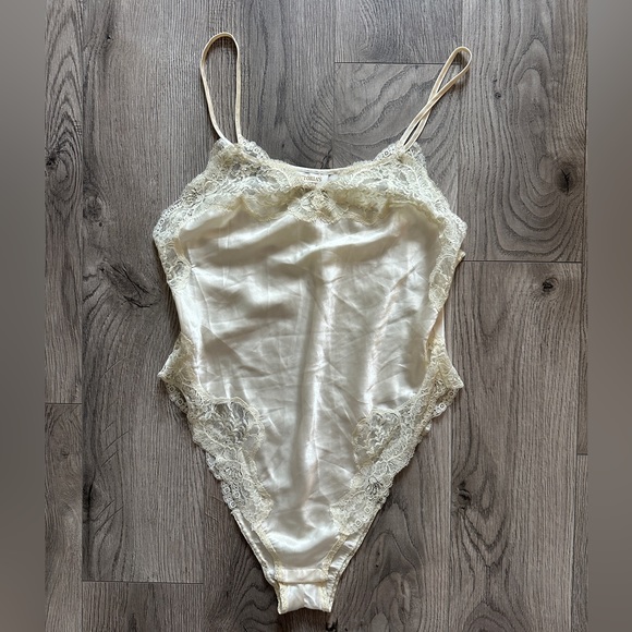 Victoria's Secret Intimates & Sleepwear Vintage Gold Label